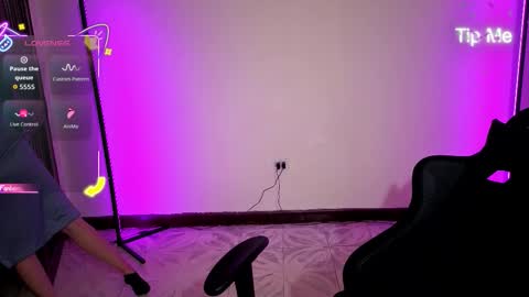 MiaLozano online show from October 5, 2025, 9:18 am