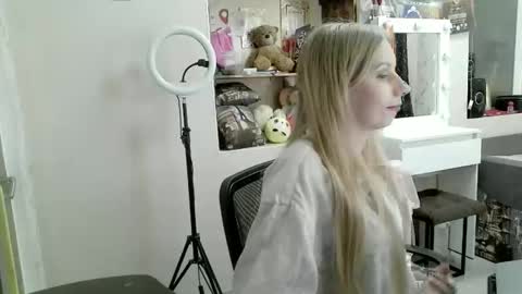 xMilagrosxs online show from April 26, 2026, 10:35 am