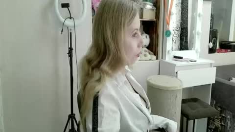 xMilagrosxs online show from April 28, 2026, 9:25 am