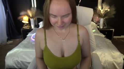 Snapshot of xo_monica chatting on November 13, 2025, 7:18 am Monica online show from November 13, 2025, 7:18 am