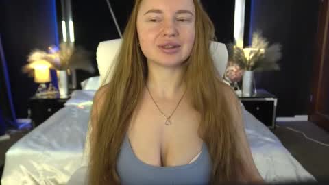 Snapshot of xo_monica chatting on December 2, 2025, 6:41 am Monica online show from December 2, 2025, 6:41 am