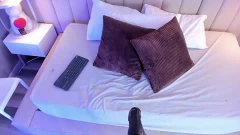 Snapshot of xolara chatting on April 12, 2026, 11:48 am Xolara online show from April 12, 2026, 11:48 am