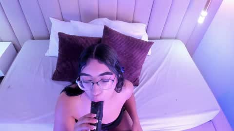 Snapshot of xolara chatting on April 17, 2026, 10:51 am Xolara online show from April 17, 2026, 10:51 am