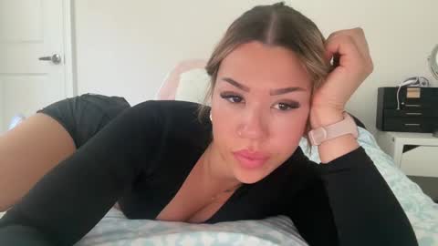 Snapshot of xoxocarly chatting on October 20, 2025, 6:52 pm NEW CarlyXO online show from October 20, 2025, 6:52 pm
