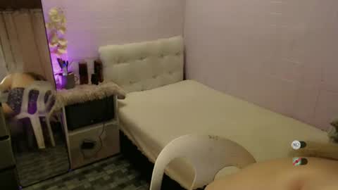 xsabbylicious69 online show from May 19, 2026, 3:35 am