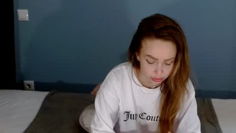 Snapshot of xsexycouples chatting on January 12, 2025, 6:17 am AnnaMaee online show from January 12, 2025, 6:17 am