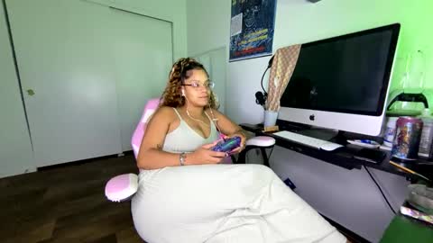 xStarGazingx online show from September 15, 2025, 6:35 am