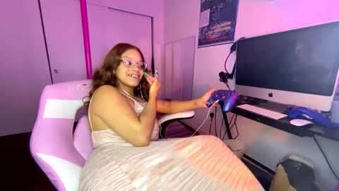 xStarGazingx online show from September 29, 2025, 5:01 am