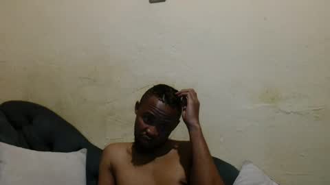 Snapshot of xtroyxxx chatting on May 9, 2026, 10:59 pm Troy online show from May 9, 2026, 10:59 pm