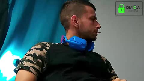 xuyeeg online show from February 21, 2025, 1:44 pm