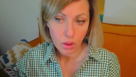 Snapshot of xvaleriax0 chatting on February 8, 2026, 2:53 pm xvaleriax0 online show from February 8, 2026, 2:53 pm