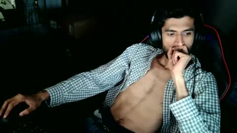 Snapshot of xwuvzyew chatting on December 15, 2024, 5:02 am x online show from December 15, 2024, 5:02 am