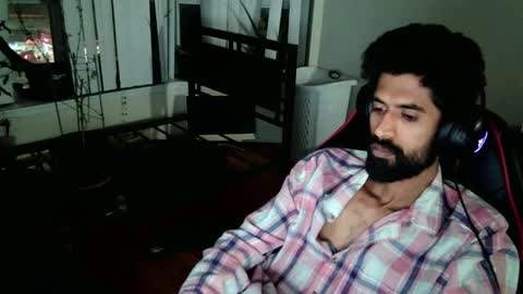 Snapshot of xwuvzyew chatting on December 26, 2024, 6:30 am x online show from December 26, 2024, 6:30 am