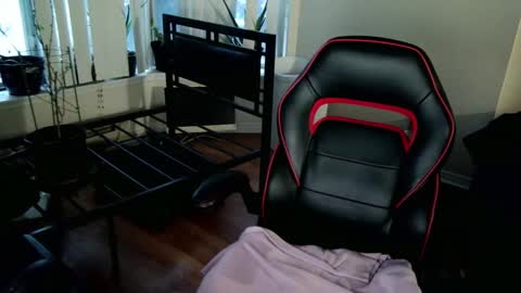 Snapshot of xwuvzyew chatting on December 27, 2024, 9:43 pm x online show from December 27, 2024, 9:43 pm