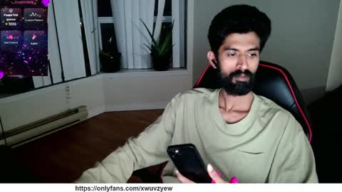 Snapshot of xwuvzyew chatting on January 1, 2025, 12:43 am x online show from January 1, 2025, 12:43 am