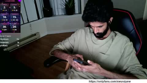 Snapshot of xwuvzyew chatting on January 1, 2025, 6:47 am x online show from January 1, 2025, 6:47 am