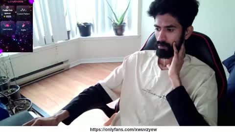 Snapshot of xwuvzyew chatting on January 4, 2025, 7:02 pm x online show from January 4, 2025, 7:02 pm