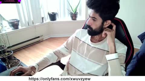 Snapshot of xwuvzyew chatting on January 5, 2025, 5:30 pm x online show from January 5, 2025, 5:30 pm