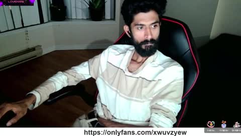 Snapshot of xwuvzyew chatting on January 6, 2025, 2:37 am x online show from January 6, 2025, 2:37 am