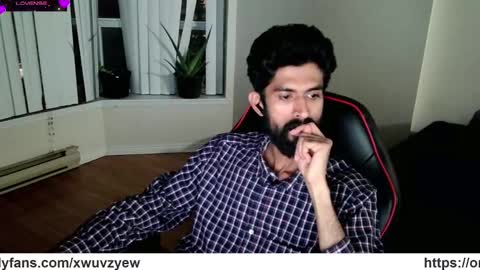 Snapshot of xwuvzyew chatting on January 7, 2025, 5:01 am x online show from January 7, 2025, 5:01 am