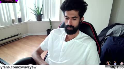 Snapshot of xwuvzyew chatting on January 11, 2025, 8:10 pm x online show from January 11, 2025, 8:10 pm