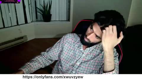 Snapshot of xwuvzyew chatting on January 16, 2025, 5:11 am x online show from January 16, 2025, 5:11 am