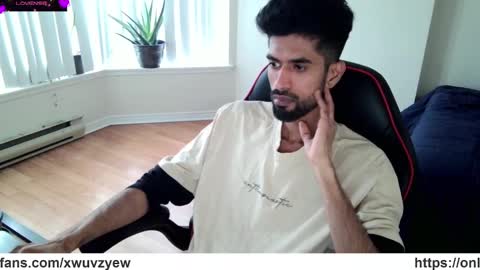 Snapshot of xwuvzyew chatting on January 18, 2025, 7:48 pm x online show from January 18, 2025, 7:48 pm