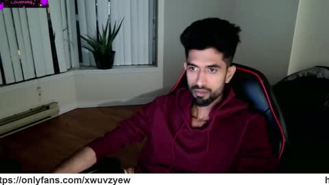 Snapshot of xwuvzyew chatting on January 19, 2025, 11:00 pm x online show from January 19, 2025, 11:00 pm