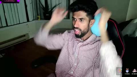 Snapshot of xwuvzyew chatting on January 24, 2025, 5:21 am x online show from January 24, 2025, 5:21 am