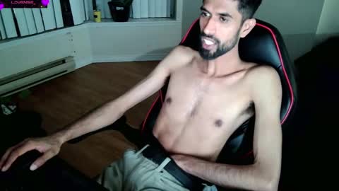 Snapshot of xwuvzyew chatting on January 25, 2025, 8:10 am x online show from January 25, 2025, 8:10 am