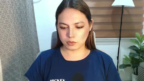 Snapshot of xxjulielovesyouxx chatting on January 24, 2025, 9:49 am July online show from January 24, 2025, 9:49 am