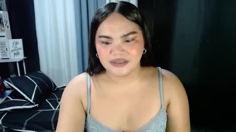 Kylie Smith online show from November 17, 2025, 12:44 pm