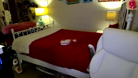 Strawberry Jane online show from November 28, 2025, 7:11 am