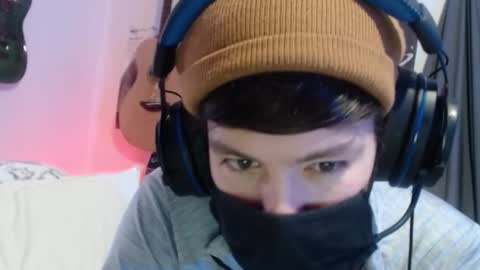 Snapshot of xxwhitefoxx chatting on January 17, 2026, 5:01 am David Fox online show from January 17, 2026, 5:01 am