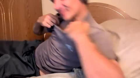 xxfredmtl18xx online show from November 16, 2025, 8:47 pm