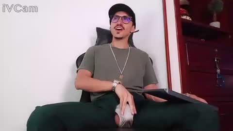 Snapshot of xxxhome_alonexxx chatting on November 23, 2025, 7:35 pm Kev online show from November 23, 2025, 7:35 pm