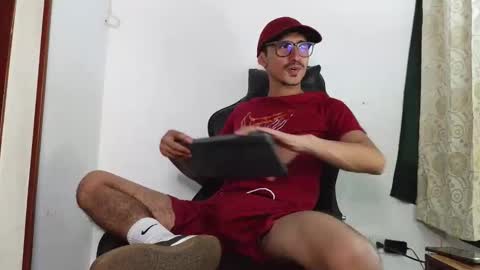 Snapshot of xxxhome_alonexxx chatting on December 18, 2025, 10:38 pm Kev online show from December 18, 2025, 10:38 pm