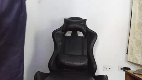 Snapshot of xxxhome_alonexxx chatting on December 22, 2025, 8:17 pm Kev online show from December 22, 2025, 8:17 pm