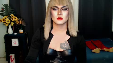 Snapshot of xyournightmarequeenx chatting on February 17, 2025, 5:47 am QueenMarina online show from February 17, 2025, 5:47 am