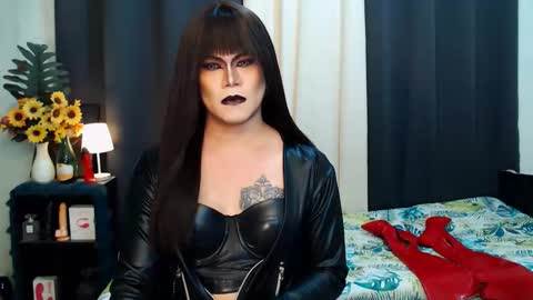 Snapshot of xyournightmarequeenx chatting on October 30, 2025, 10:32 pm QueenMarina online show from October 30, 2025, 10:32 pm