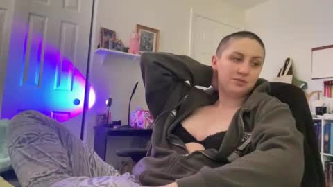 Snapshot of y0uvebeenjinxed chatting on October 5, 2025, 9:34 pm Jinx online show from October 5, 2025, 9:34 pm