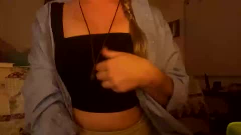 Snapshot of yagirlpeachezzz chatting on November 24, 2025, 4:12 am yagirlpeachezzz online show from November 24, 2025, 4:12 am