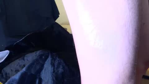 YAJ online show from November 4, 2025, 10:42 pm