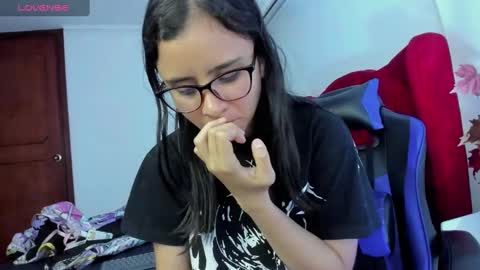 yan_nyan online show from February 12, 2025, 12:27 am