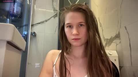 Yana  online show from October 17, 2025, 1:14 pm