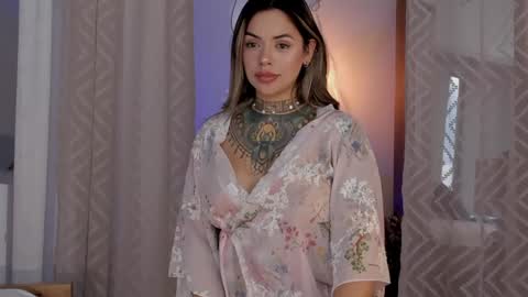 YANDRA CELIS online show from December 20, 2024, 10:32 pm