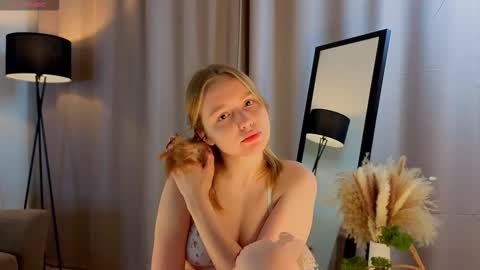 Kate online show from November 17, 2025, 2:01 pm