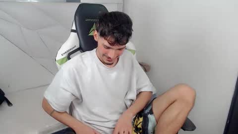 Snapshot of yankeee_ chatting on November 26, 2025, 4:24 am DANILO online show from November 26, 2025, 4:24 am