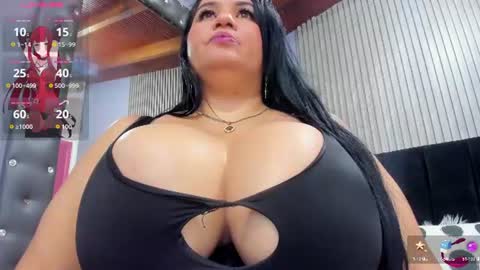 Snapshot of yasmin_bigtits chatting on June 15, 2026, 4:25 am Yasmin online show from June 15, 2026, 4:25 am