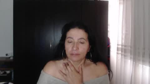 Snapshot of yasmin_love85 chatting on December 16, 2024, 4:49 pm yasmin_love85 online show from December 16, 2024, 4:49 pm